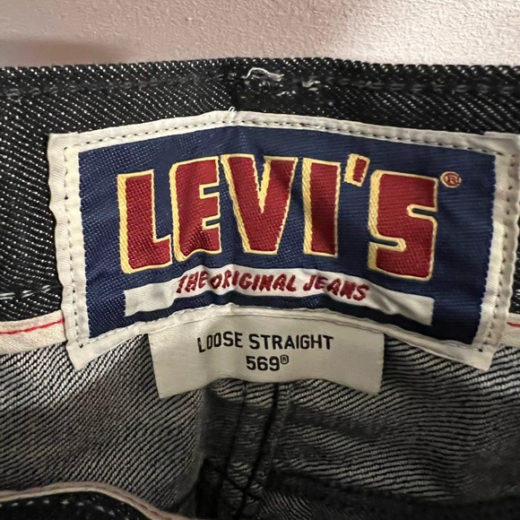 Men’s black Levi jeans, 32-32 - Picture 5 of 6